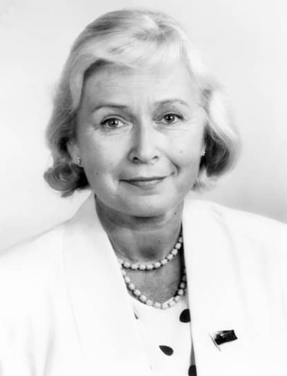 Галина Семенова Секретарь ЦК КПСС Вошла в состав Политбюро 14 июля 1990 года Во время августовского путча 1991 года была одним из немногих членов высшего партийного руководства, кто отказался признавать власть путчистов. После 1991 года была вице-президентом информационного содружества «Атлантида», редактором журнала, сопредседателем исследовательской ассоциации «Женщины и развитие». Умерла 19 ноября 2017 года