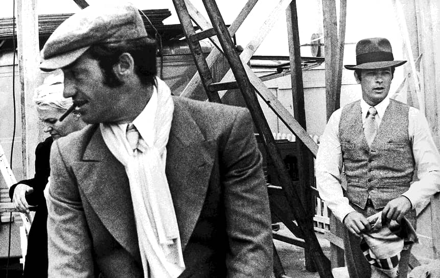 Роль в фильме «Баловень судьбы» (1988) принесла актеру французскую кинопремию «Сезар». Однако актер от нее отказался из-за того, что автор статуэтки скульптор Бальдаччини Сезар плохо отзывался о работах отца Бельмондо  На фото: Жан-Поль Бельмондо и Ален Делон (справа) на съемках фильма «Борсалино» 
