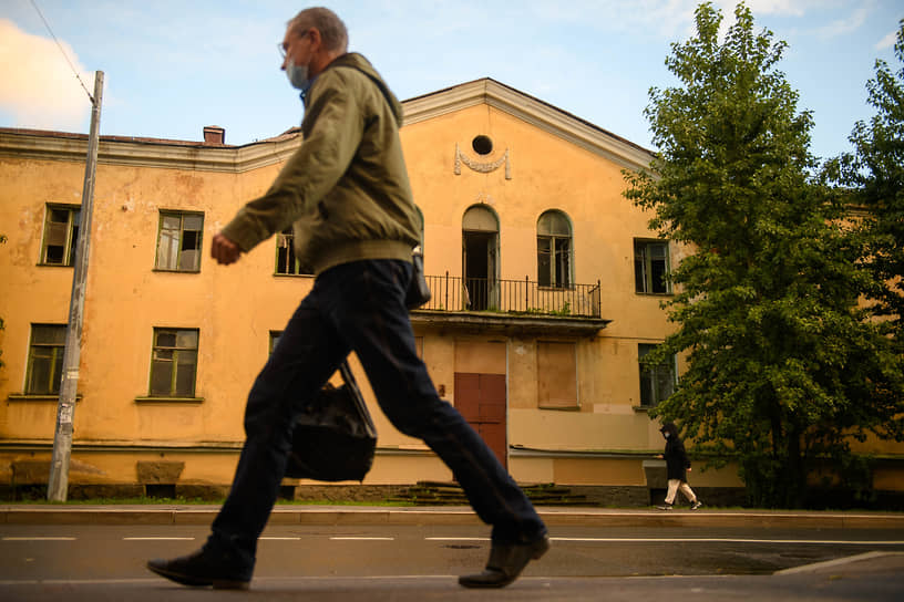 Заброшенные жилые дома в Санкт-Петербурге 