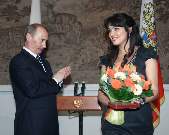 В 2012 году Анна Нетребко являлась доверенным лицом кандидата на пост президента РФ Владимира Путина