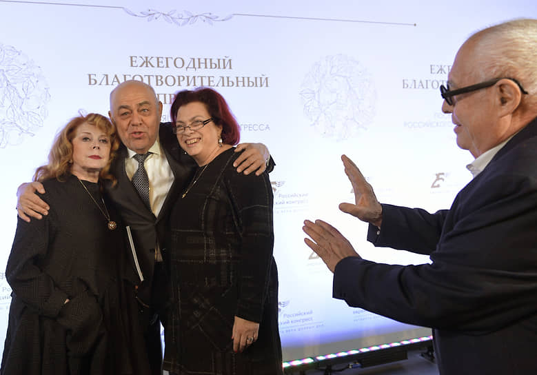 Слева направо: актриса Клара Новикова, президент Российского еврейского конгресса (РЕК) Юрий Каннер, директор московского театра «У Никитских ворот» Татьяна Ревзина и режиссер театра Марк Розовский на благотворительном приеме РЕК в концертном зале «Барвиха Luxury Village»