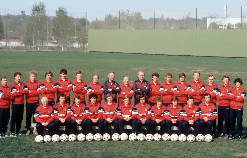 С 1986 по 1990 год Симонян был начальником сборной СССР. В 1990-1991 годах был первым заместителем председателя Федерации футбола СССР. С февраля 1992 по декабрь 1998 года занимал должность первого вице-президента Российского футбольного союза (РФС) 