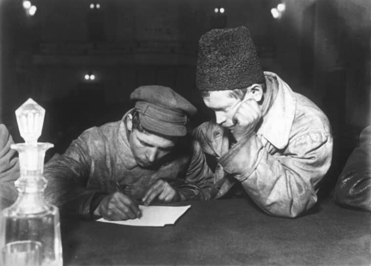   Первая Всесоюзная перепись населения. Ее результаты были опубликованы в 56 томах. Численность населения составила 147 млн человек 