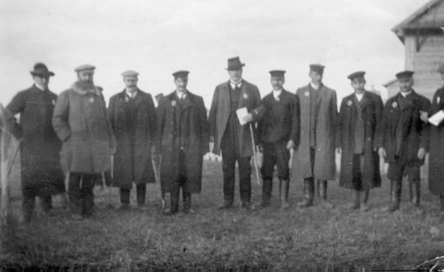   Единственная всеобщая перепись населения в Российской империи. Кроме подсчета количества жителей, изучались социально-демографические характеристики опрашиваемых, брачное состояние, место рождения, вероисповедание, родной язык, грамотность и занятие. Тогда население страны составило 125 млн человек, в границах современной России — 66 млн    