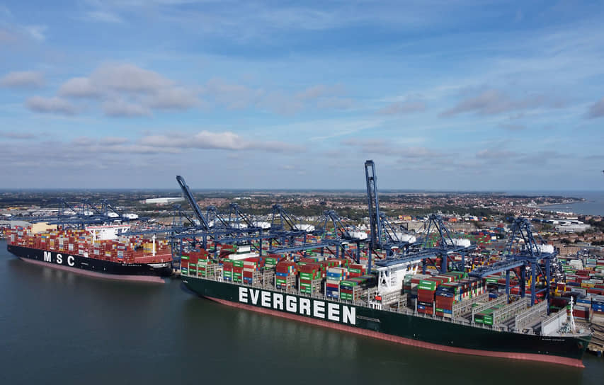 23 марта 2021 года контейнеровоз Ever Given компании Evergreen сел на мель и перегородил Суэцкий канал. Расследование причин аварии ведется до сих пор. Движение судов через канал восстановили лишь 29 марта. По примерным подсчетам этот простой стоил мировой торговле до $10 млрд