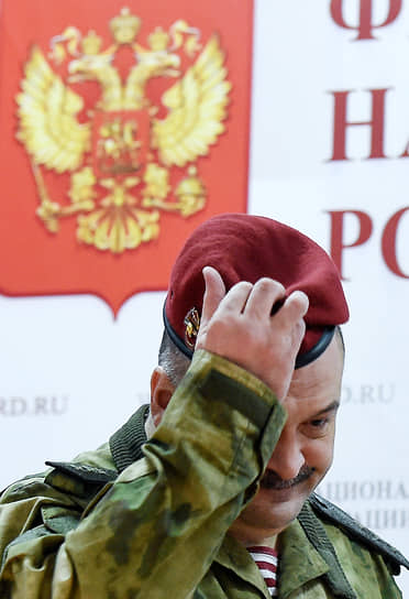 В 1998 году стал командиром 2-го полка Отдельной дивизии оперативного назначения внутренних войск МВД России. Имеет право ношения крапового берета (высшая форма отличия военнослужащих подразделений специального назначения)