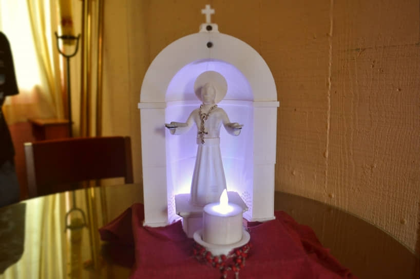 Первый католический робот SanTO