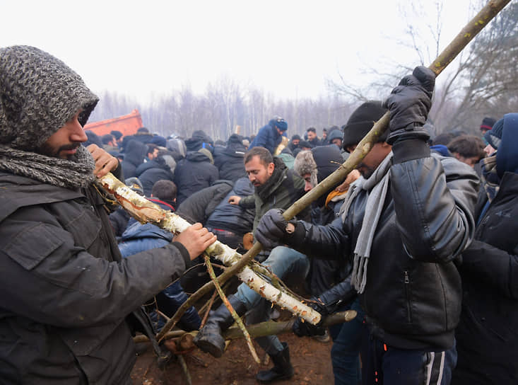 7 ноября Минобороны Польши также сообщило о росте напряженности на границе с Белоруссией из-за наплыва мигрантов