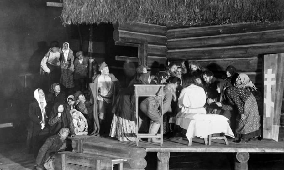 В 1925 году на сцене театра был поставлен спектакль «Виринея». Одна из сцен постановки вошла в учебники по литературе, а Алексея Попова после премьеры стали считать лучшим постановщиком массовых сцен. Спектакль понравился даже Иосифу Сталину, в книге отзывов он написал: «В общем, хорошо, даже великолепно»  