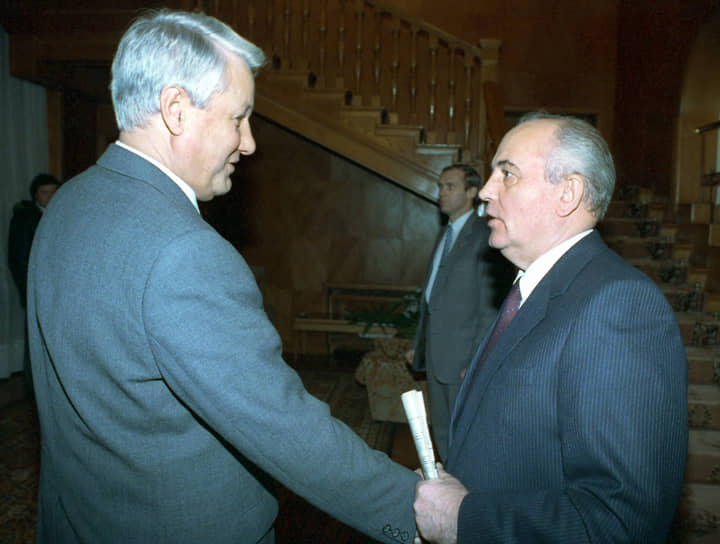 Борис Ельцин (слева) и Михаил Горбачев 
