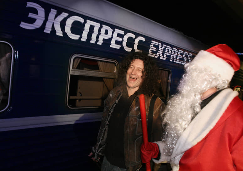 «СерьГа» выступала на различных рок-фестивалях. В 1995 году был выпущен первый альбом группы — «СерьГа», а затем коллектив отправился в гастроли по городам России и Украины. В следующем году «СерьГа» продолжила концертную деятельность и в декабре состоялся первый сольный концерт в московском клубе «Меридиан». В том же году был записан альбом «Дорога в ночь» 