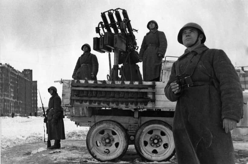 Великая Отечественная война. Битва за Москву. Зенитчики на страже московского неба.