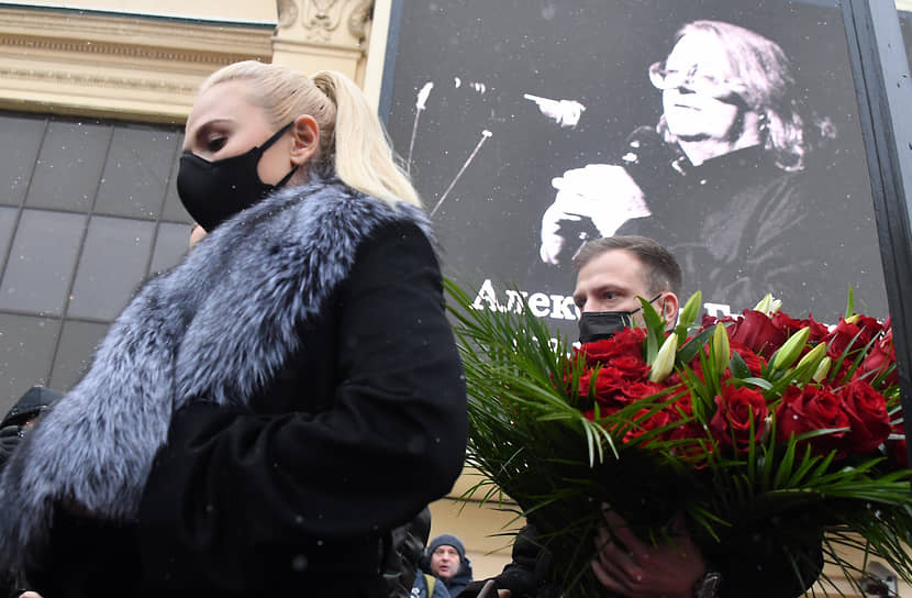 Церемония прощания с певцом и композитором Александром Градским прошла в театре «Градский холл» в Москве. На фото: певица Пелагея