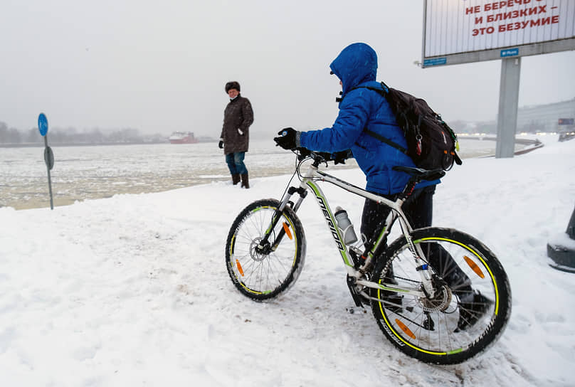 По оценке властей Санкт-Петербурга, таких сильных снегопадов в городе не видели уже десять лет 