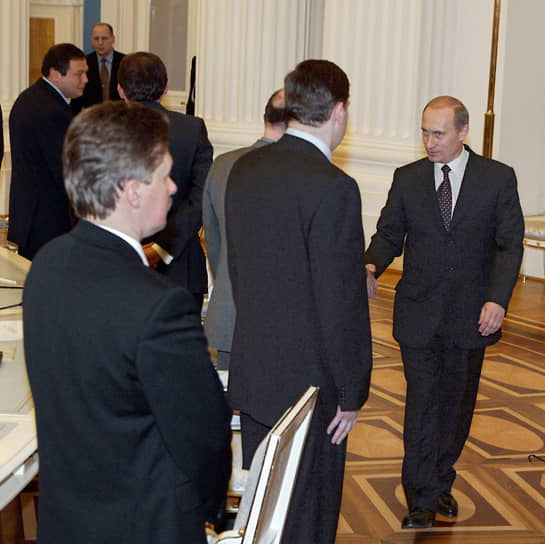 Драматичной стала встреча Владимира Путина с руководством РСПП 19 февраля 2003 года (на фото). На ней глава ЮКОСа Михаил Ходорковский докладывал о коррупции и в качестве примера непрозрачной сделки привел покупку «Роснефтью» «Северной нефти». 25 октября того же года господин Ходорковский был арестован и позже осужден по обвинению в уклонении от уплаты налогов и других преступлениях 