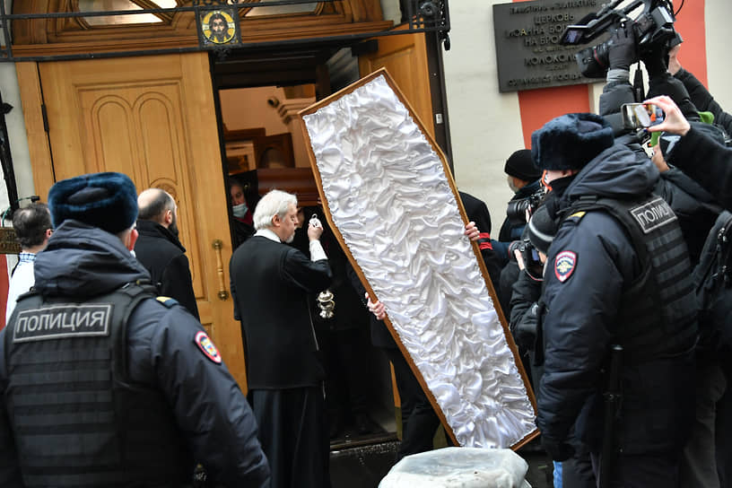 Председатель комиссии Мосгордумы по культуре и массовым коммуникациям Евгений Герасимов заявил, что на доме режиссера может появиться памятная табличка