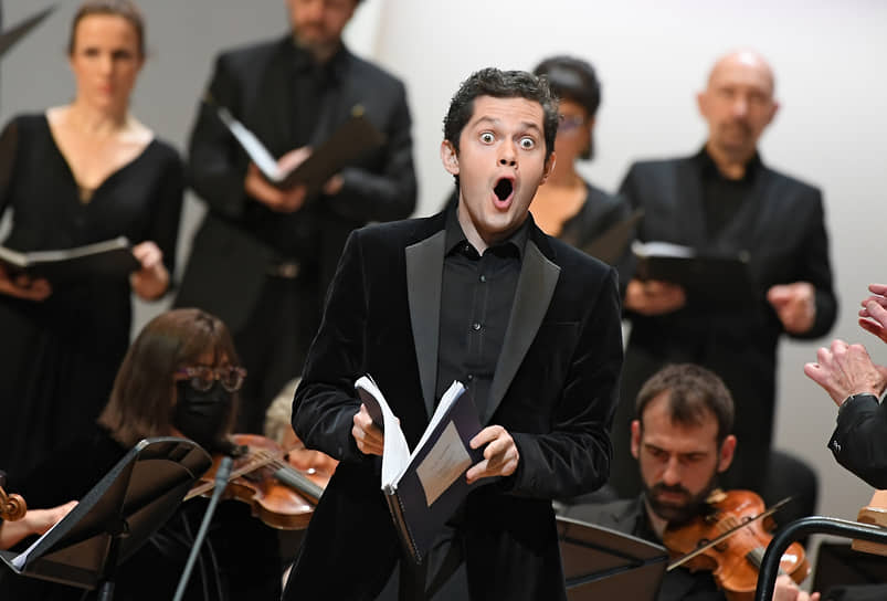 Москва. Оперный певец Джеймс Уэй во время концерта ансамбля Les Arts Florissants в концертном зале имени Чайковского