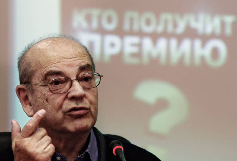 Дмитрий Зимин также является соучредителем премии в области научно-популярной литературы «Просветитель», которую вручают с 2008 года На фото: пресс-конференция по оглашения шорт-листа новой премии, 2008 год