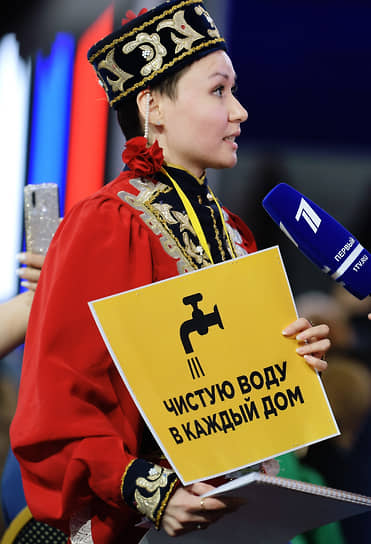 Каждый шестой аккредитованный представляет зарубежную прессу. Больше всего представлены США и Франция (по шесть изданий, теле- и радиокомпаний)
