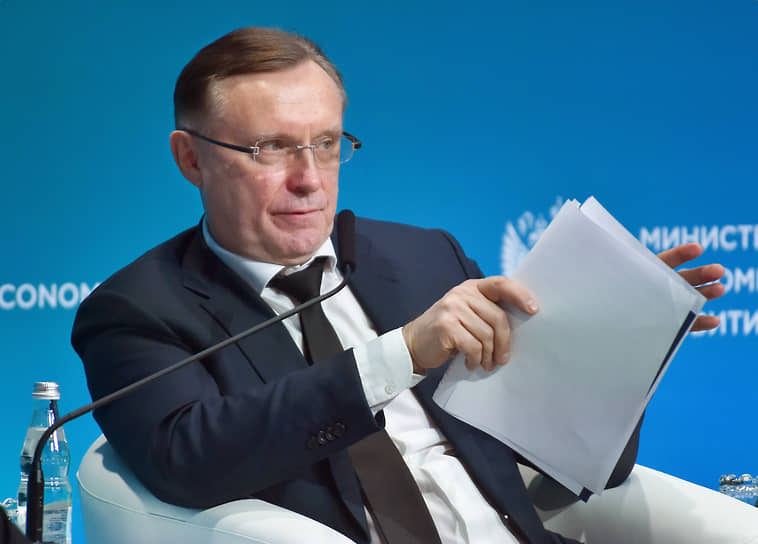 «В 2022 году КамАЗ должен нарастить продажи автомобилей поколения К5, выпустить новые модели газомоторной техники и увеличить продажи газомоторных тягачей на СПГ и КПГ, начать продажи среднетоннажных автомобилей "КамАЗ Компас" 9 и 12».