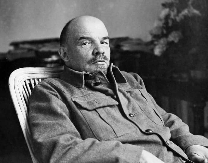 «Недостатки,— говорил Ленин,— являются иногда продолжением наших достоинств, это мы испытали на одном из наших учреждений, именно: на ВЧК» 