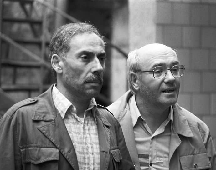 Актеры Леонид Куравлев (справа) и Хани Шахин на съемках совместного советско-сирийского кинофильма «Ближневосточная история» режиссера Игоря Гостева, 1986 год