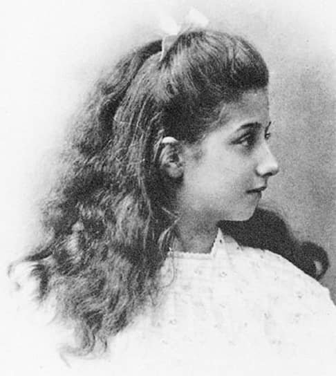 Адриана Мануэла Рамона Елинек — дочь Эмиля Елинека, в честь которой названа автомобильная марка «Мерседес» 