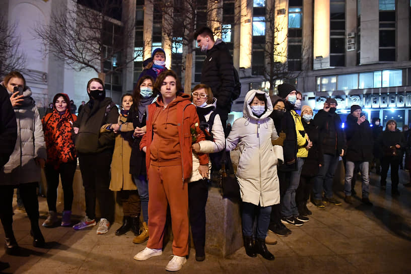 Протестующие на Пушкинской площади 