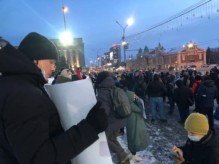 Одиночные антивоенные пикеты в Новосибирске 
