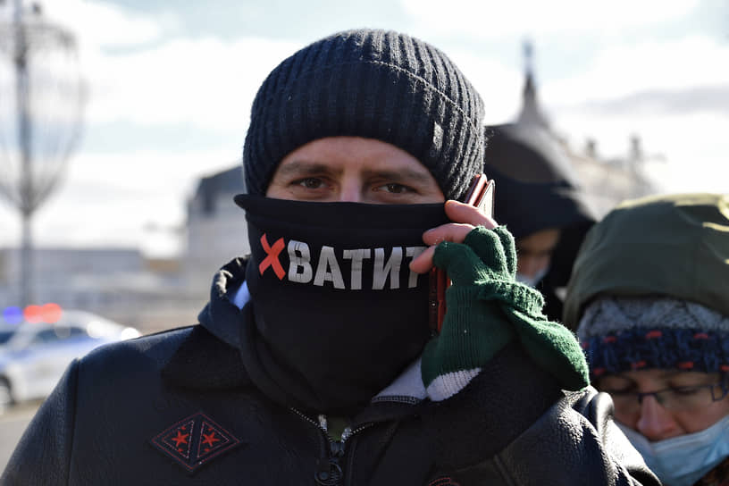 Возложение цветов к месту гибели политика Бориса Немцова