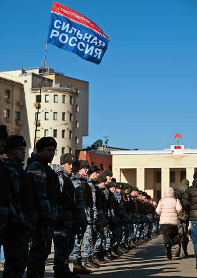 Оцепление у станции метро «Спортивная» в Москве