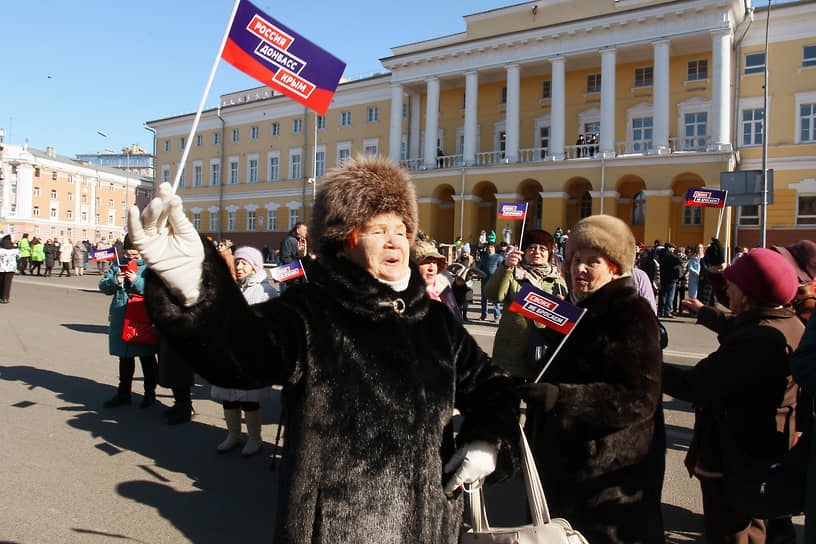 Празднование на площади Минина и Пожарского в Нижнем Новгороде