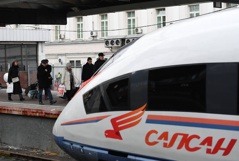 Электропоезд «Сапсан» на Ленинградском вокзале 