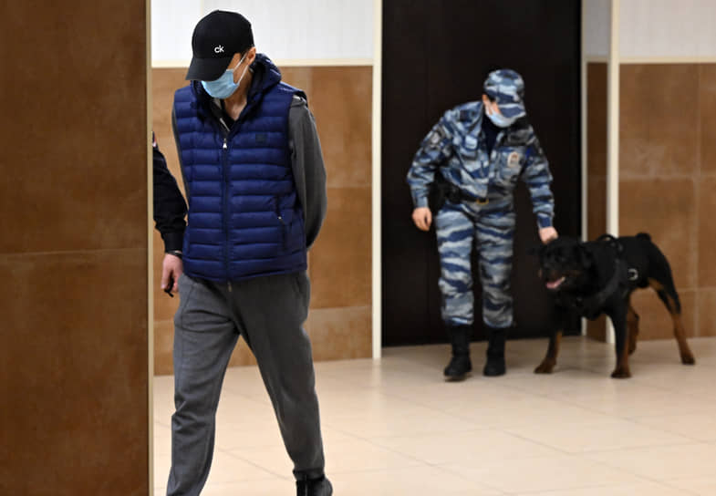 Бизнесмен Валерий Маркелов перед заседанием суда 12 мая 