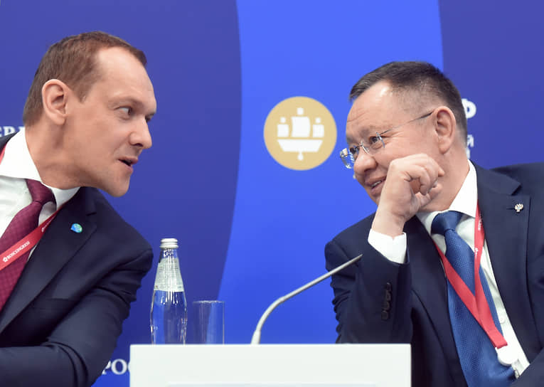 Руководитель Росреестра Олег Скуфинский (слева) и глава Минстроя Ирек Файзуллин на сессии «Соединяя пространство и технологии: новые решения для комплексного развития территорий»