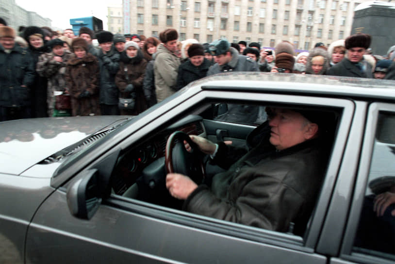 Мэр Москвы Юрий Лужков на старте автопробега Москва — Омск — Владивосток — Москва