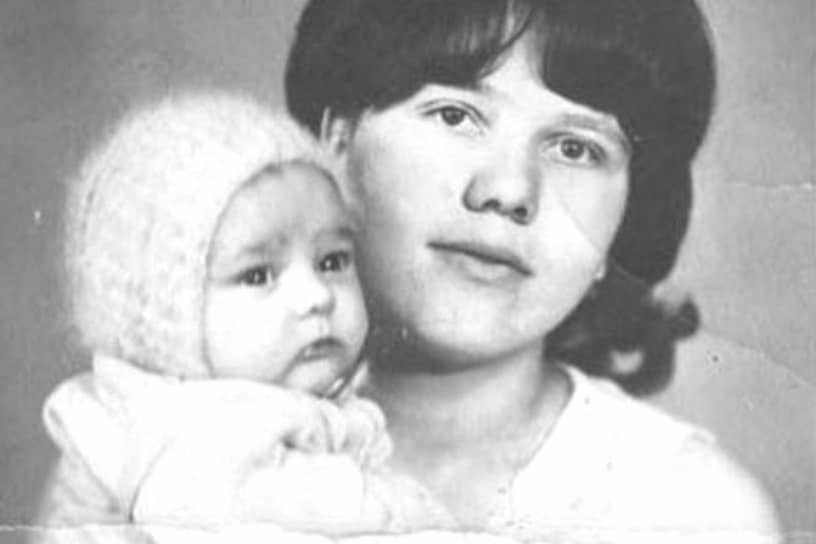 «Я во всех отношениях самодостаточный человек» Юрий Шатунов родился 6 сентября 1973 года в Кумертау (Башкирия). В 1984-м умерла его мать (на фото), отец к тому моменту давно ушел из семьи. В 1984–1985 годах будущий певец фактически бродяжничал, пока не попал в детский дом в Оренбурге