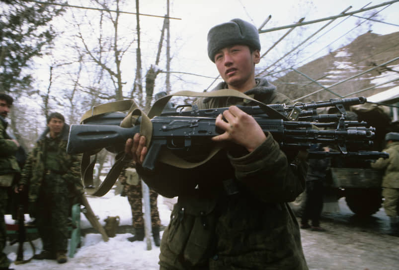 С апреля 1994 года по май 1997 года под эгидой ООН прошло восемь раундов переговоров. В декабре 1994 года в Тегеране переговоры привели к соглашению о временном прекращении огня 