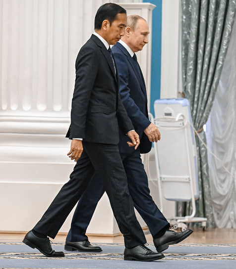 Москва. Встреча главы Индонезии Джоко Видодо (слева) и президента России Владимира Путина в Кремле 
