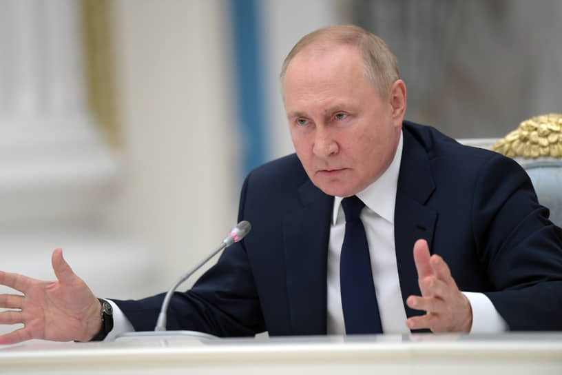 Владимир Путин во время встречи c руководителями Госдумы и ее фракций 