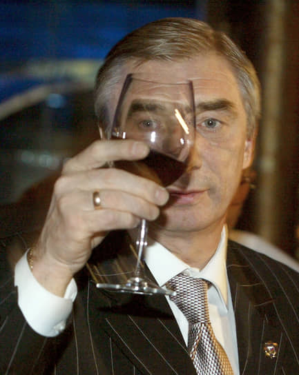 В 1998–1999 годах Георгий Ярцев возглавлял московское «Динамо», с которым стал финалистом Кубка России, в 2000 году — волгоградский «Ротор»