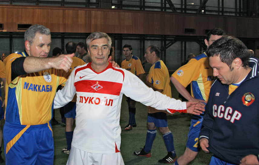 В 2007 году полгода был главным наставником московского «Торпедо», однако после смерти сына на время отошел от тренерской деятельности и вернулся к работе комментатором на ТВ На фото (слева направо): чрезвычайный и полномочный посол Израиля в России Аркадий Мил-Ман, тренер Георгий Ярцев и телеведущий Владимир Соловьев после футбольного матча между московскими командами «Маккаби» и ветеранами «Спартака» на стадионе «Динамо», 2006 год