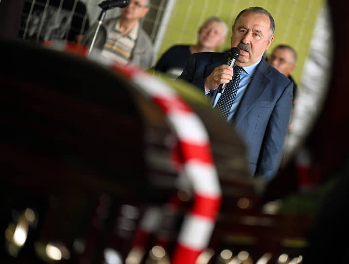 Тренер по футболу Валерий Газзаев 