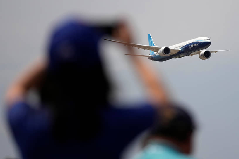 Самолет Boing 777X на авиасалоне в Фарнборо 
