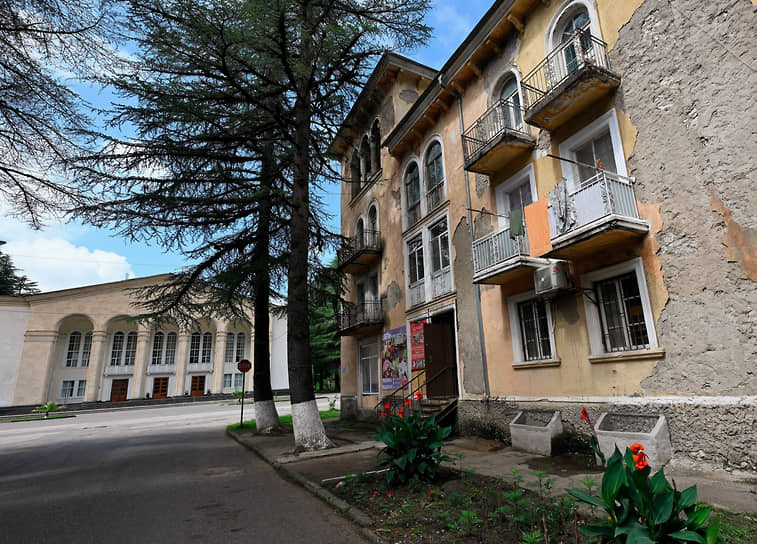 Жилой дом в центре Ткварчели 