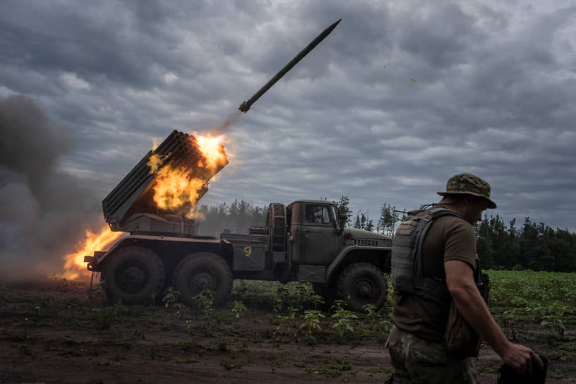 Харьковская область. Украинская РСЗО «Град» ведет огонь 