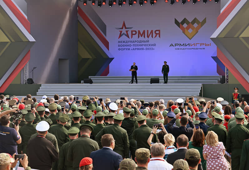 «Приглашаем наших союзников и партнеров к участию в совместных командно-штабных и других видах учений»,— сказал президент на форуме «Армия-2022» в подмосковной Кубинке