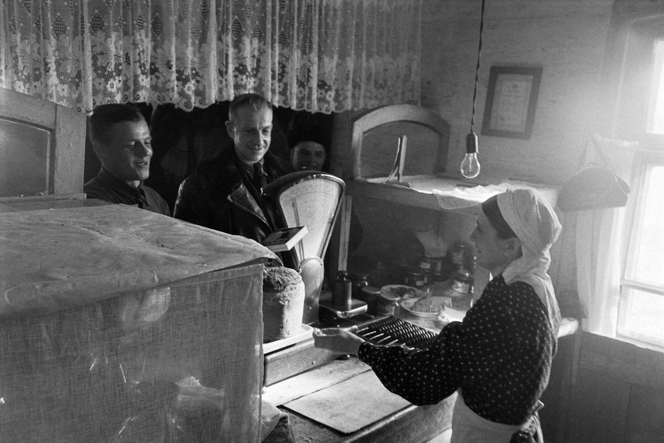«Снижение не распространилось на рыбу, вино и водку, табак. Нет снижения и на пром. товары»