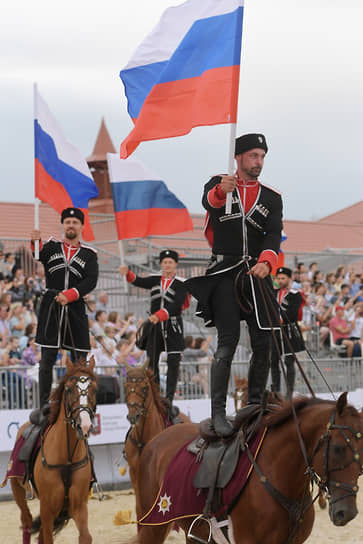 Участники конного шоу «Традиции России» на ВДНХ  