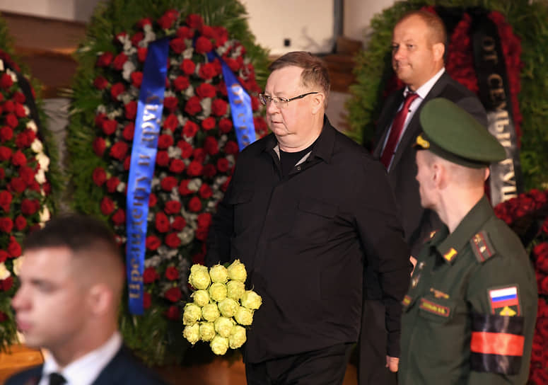 Председатель Ассоциации юристов России Сергей Степашин (в центре)